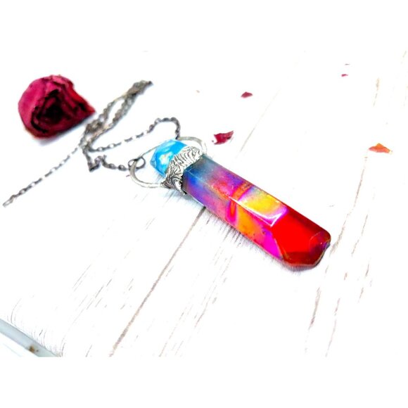 Red and blue aura quartz crystal necklace - Picture 5 of 11